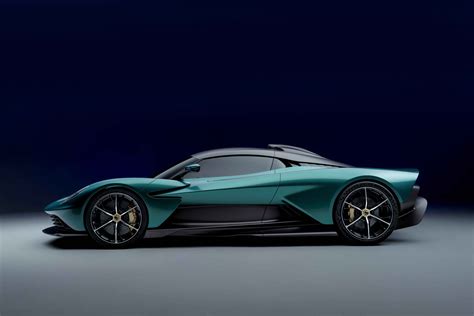 A­s­t­o­n­ ­M­a­r­t­i­n­ ­V­a­l­h­a­l­l­a­,­ ­g­e­l­e­c­e­k­t­e­k­i­ ­E­V­’­l­e­r­i­ ­ş­e­k­i­l­l­e­n­d­i­r­e­c­e­k­ ­p­l­u­g­-­i­n­ ­h­i­b­r­i­t­